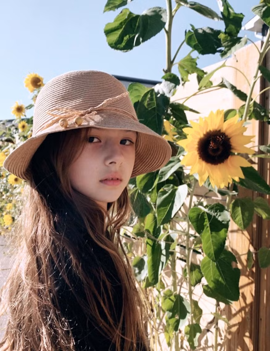 Vì là con lai nên Baylee Ann thông thạo hai ngôn ngữ của quê hương là tiếng Anh và tiếng Hàn Quốc.