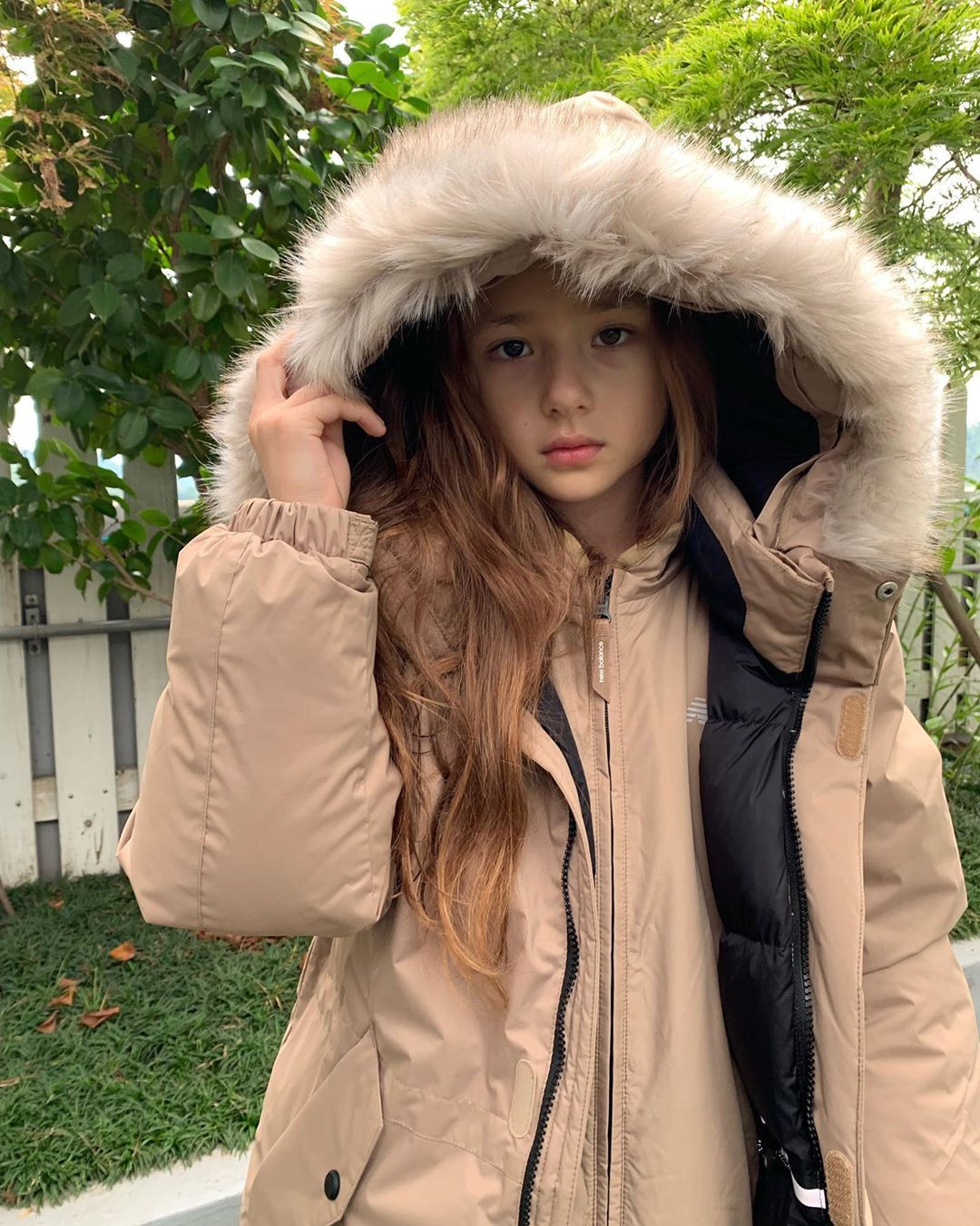 Sở hữu sống mũi cao, đôi mắt to tròn, khuôn miệng xinh xắn cùng mái tóc nâu vàng, Baylee Ann được dân mạng Hàn Quốc gọi là "Thiên thần lai".