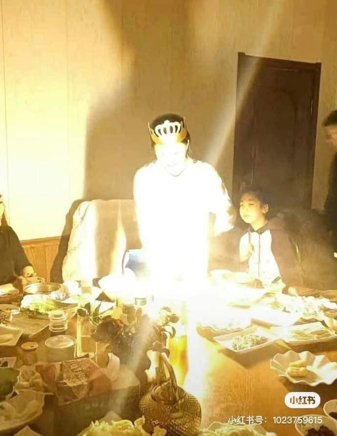 Khả năng căn ánh sáng này thật... không còn gì để nói.