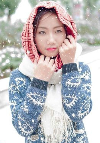 Các bạn trẻ tươi tắn trong ngày đông, chuẩn bị những tấm hình đẹp nhất để đón Giáng Sinh.