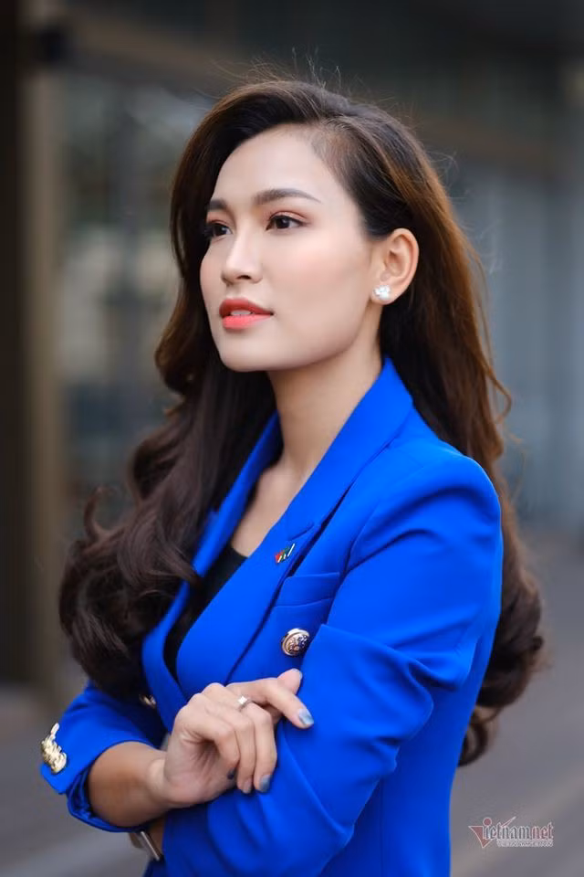 BTV tre nhat Thoi su 19h, thu khoa Ngoai thuong la ai?-Hinh-3