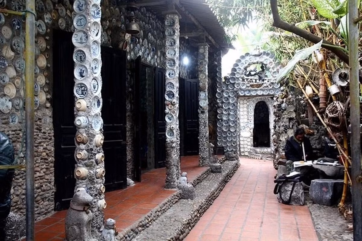 Bao nhiêu tiền của hai vợ chồng tích cóp được sau nhiều năm làm lụng vất vả ông Trường bỏ hết vào việc thu mua đồ cổ.