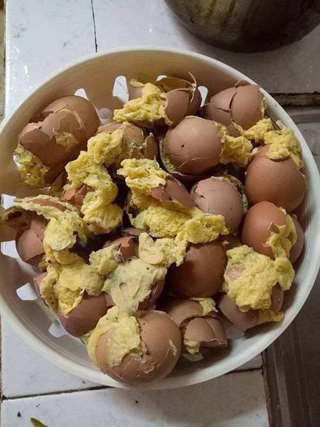 Trước đó, dân mạng cũng từng chia sẻ rất nhiều trường hợp tương tự khi làm món trứng hấp và thu hút sự chú ý của CĐM.