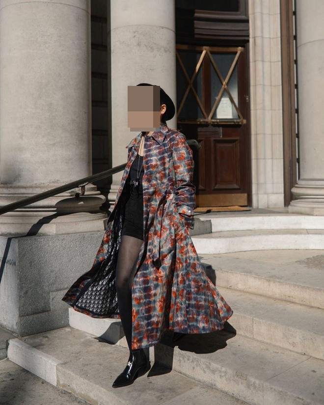 Cùng chung tay chặn đứng dịch bệnh Covid-19! Bộ Y tế khuyến cáo người dân chủ động, tích cực thực hiện các biện pháp: thường xuyên rửa tay bằng xà phòng dưới vòi nước chảy hoặc rửa tay bằng dung dịch rửa tay có cồn; che miệng, mũi khi ho, hắt hơi bằng khăn giấy hoặc khủy tay áo; tránh đưa tay lên mắt, mũi miệng; hạn chế tiếp xúc gần trong khoảng cách 1m với người có biểu hiện sốt, ho, khó thở; thường xuyên lau chùi vật dụng bằng chất tẩy rửa thông thường; đeo khẩu trang khi đến nơi công cộng, trên các phương tiện giao thông. Người dân không đi du lịch đến các nước, khu vực đang có dịch Covid-19. Xem thêm clip: Sức khỏe bệnh nhân nhiễm Covid-19 thứ 17 ra sao? | VTC Now - Nguồn: Youtube