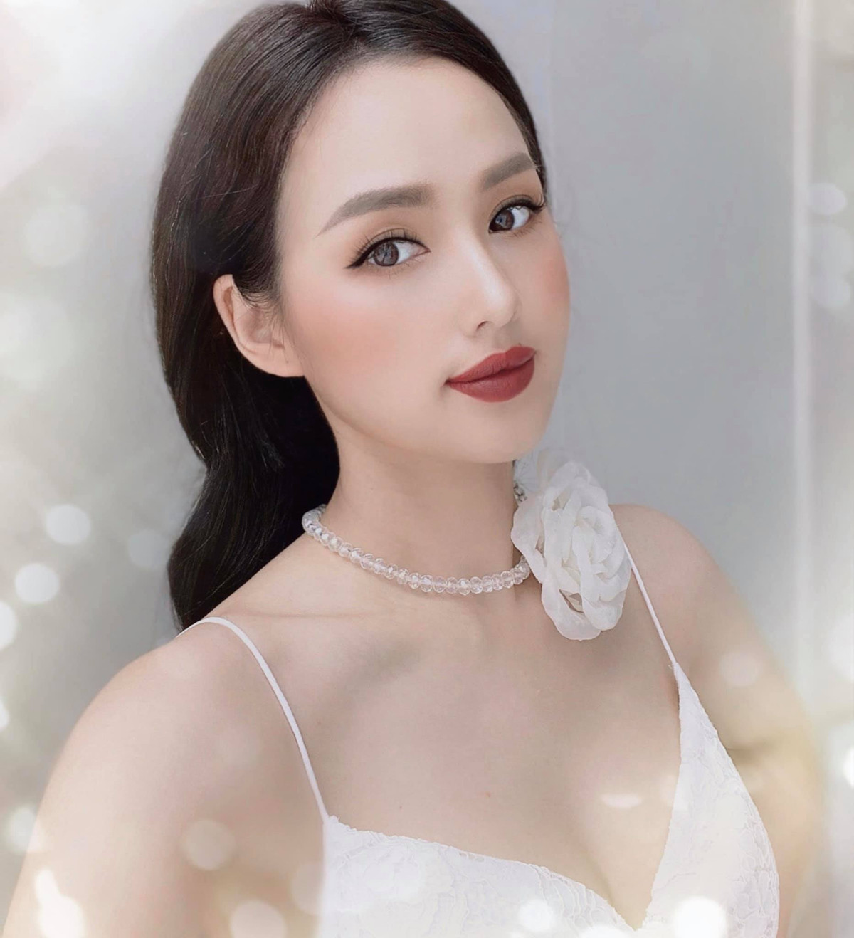 Sau khi kết hôn với chồng đại gia, Tâm tít "lặn" mất khỏi làng giải trí. Cô chuyên tâm chăm sóc tổ ấm nhỏ của mình, thường xuyên chia sẻ khoảnh khắc ngọt ngào bên cạnh ông xã trên mạng xã hội.