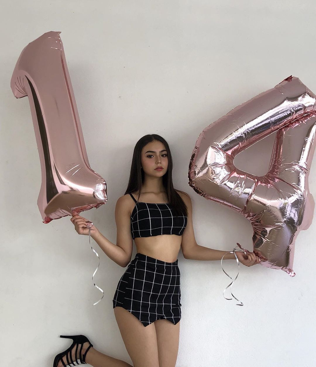 Sau bức ảnh ăn mừng sinh nhật thứ 14, Jacquie Gonzaa đã trở nên nổi tiếng trên mạng xã hội vì quá xinh đẹp .