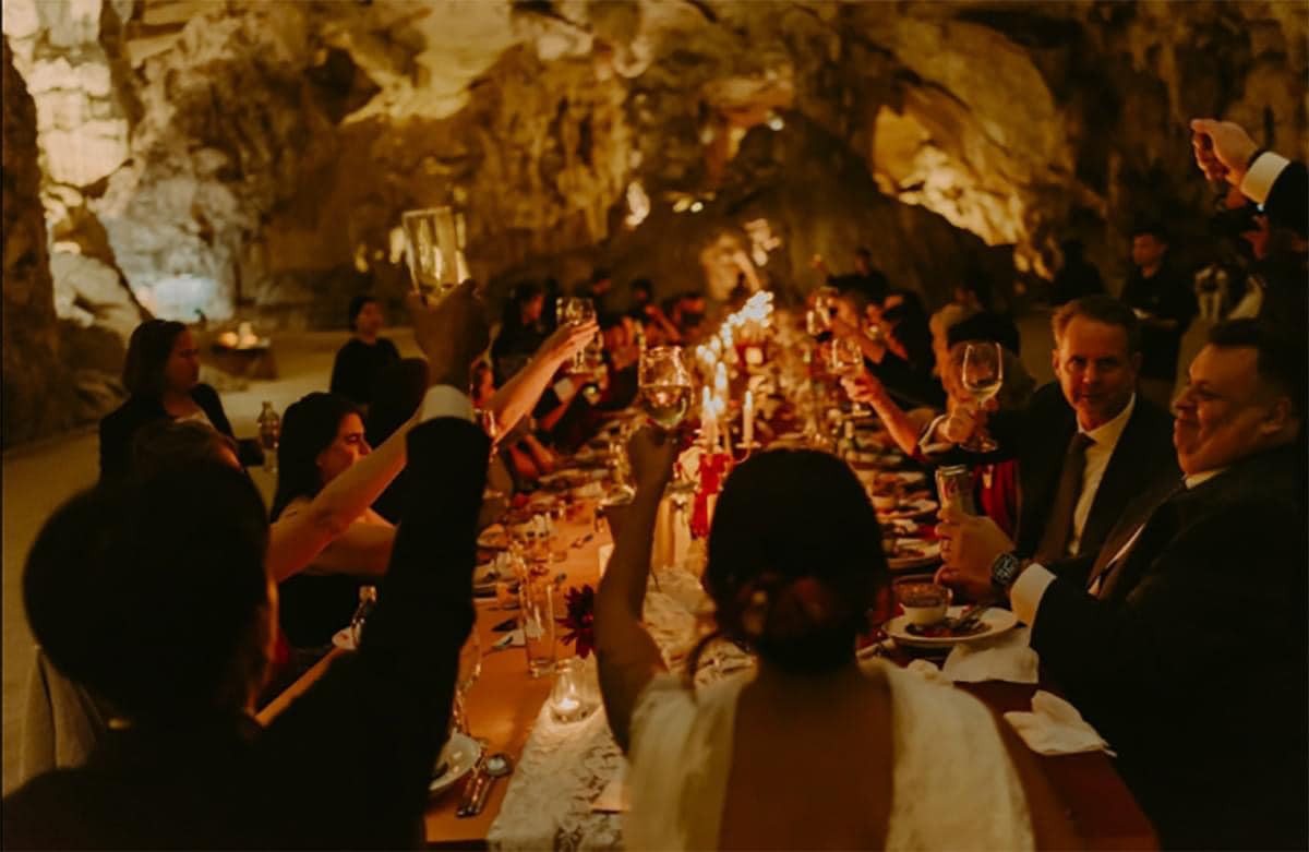 Khi bộ ảnh được chia sẻ trên mạng xã hội, nhiều người đã gửi lời chúc phúc đến cặp đôi