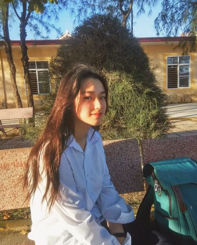 Trên trang cá nhân của mình, Trang thường xuyên chia sẻ những clip về cuộc sống thường ngày, hát nhép,...