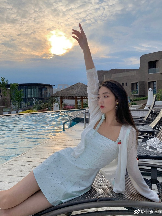 Trên trang cá nhân, Cầu Cầu thường xuyên gợi ý những set đồ cá nhân để đi học, đi chơi, đi tiệc nhận được sự quan tâm của nhiều bạn trẻ.