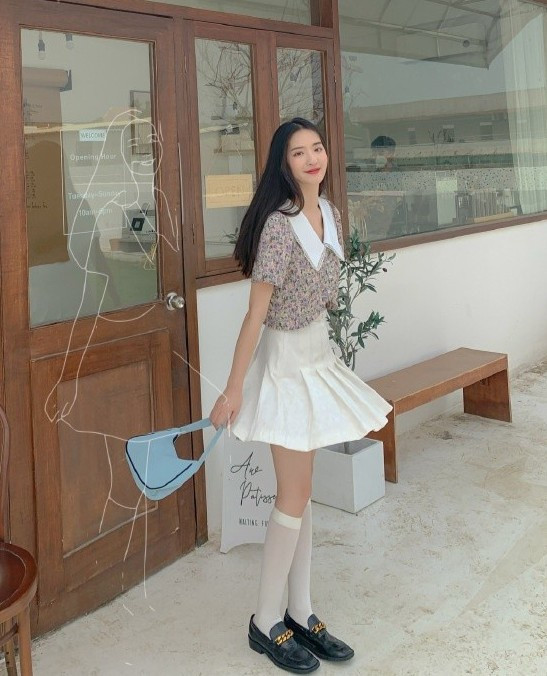 Với nhiều người, chiều cao là một lợi thế nhưng cũng chính vì điều này, đôi khi khiến Cầu Cầu phiền lòng. Thậm chí, cô nàng còn cao hơn một vài bạn nam và việc tìm kiếm bạn trai hơn mình cả cái đầu là khá gian nan.