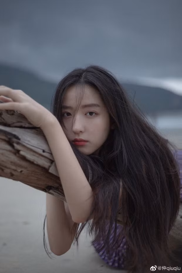 Không chỉ vậy, Cầu Cầu còn sở hữu chiều cao 1m78 nổi trội. Điều này giúp "nữ thần" giành được những lợi thế nhất định trên sân bóng, dễ dàng hơn trong việc vượt qua đối thủ.