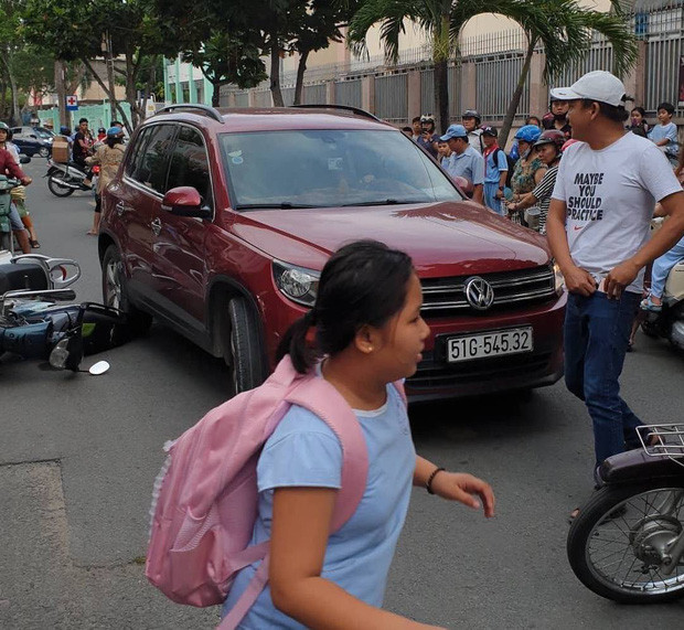 Tong hang loat xe may, nu tai xe o to con 