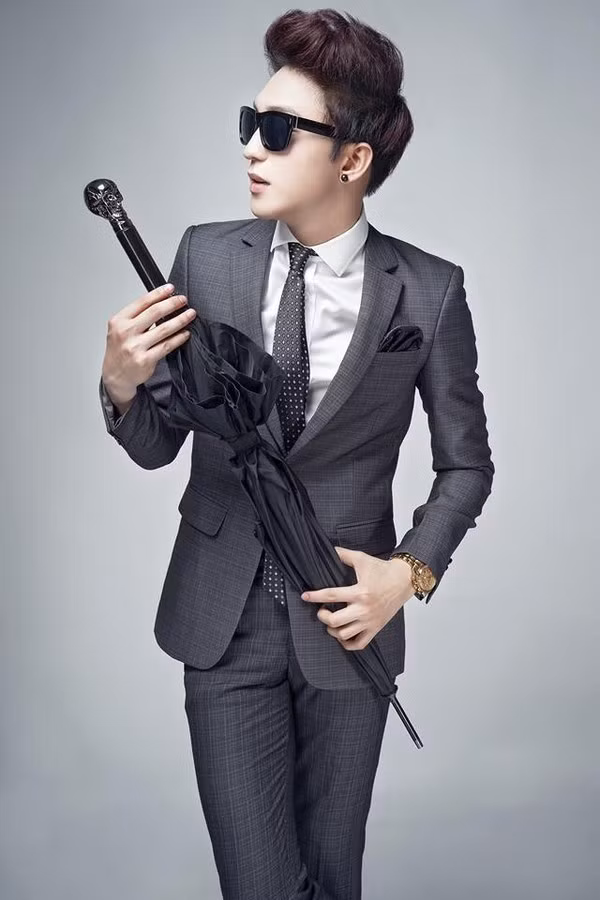 Sự nổi tiếng của Bê Trần nhờ vào chiều cao 1m81 của anh, cùng với khuôn mặt cực giống các mỹ nam Hàn Quốc. Bê Trần đang theo học chuyên ngành đạo diễn của ĐH Sân khấu điện ảnh.