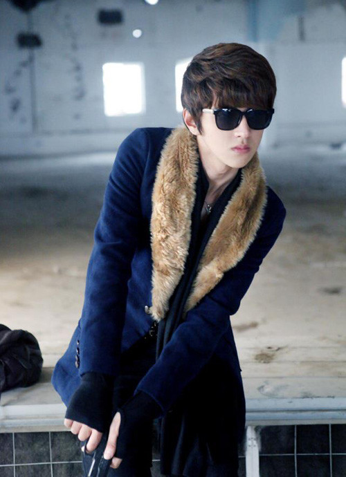 Alvin Ichi tên thật là Nguyễn Bình An. Với lợi thế chiều cao 1m82, Alvin Achi đang là gương mặt đắt giá cho các tạp chí tuổi teen và các thương hiệu thời trang.