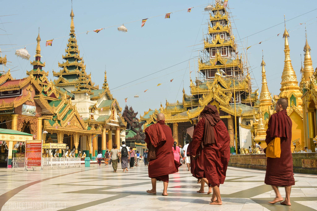 Tương truyền, Shwedagon được xây dựng để lưu trữ các sợi tóc của Phật. Khuôn viên chùa bao gồm hàng trăm ngôi đền, bảo tháp và tượng đầy màu sắc, phản ánh phong cách kiến trúc kéo dài gần 2.500 năm. Ngày nay, Shwedagon trở thành trung tâm của các hoạt động Phật giáo và cộng đồng tại Myanmar. Ảnh: Projectmagellan.