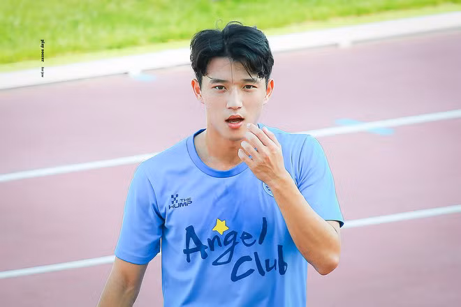 Jeong Seung Won hiện là gương mặt đại diện cho các hoạt động truyền thông của câu lạc bộ Daegu. Tính đến thời điểm này, trang cá nhân của Seung Won đang có hơn 40.000 lượt theo dõi. Nguồn ảnh: FB và Naver