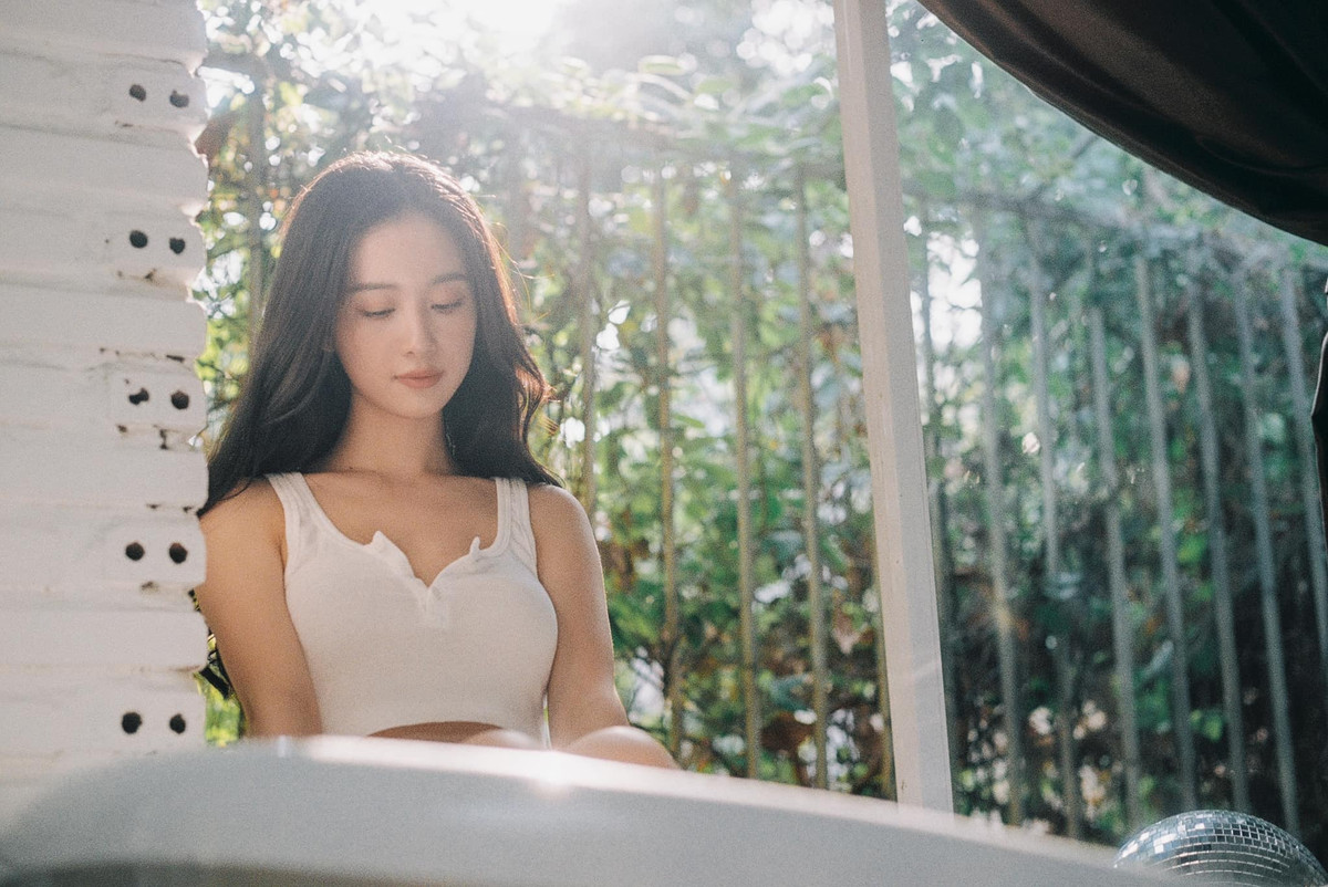 Những năm gần đây, hot girl về hẳn Việt Nam để theo đuổi sự nghiệp diễn xuất.