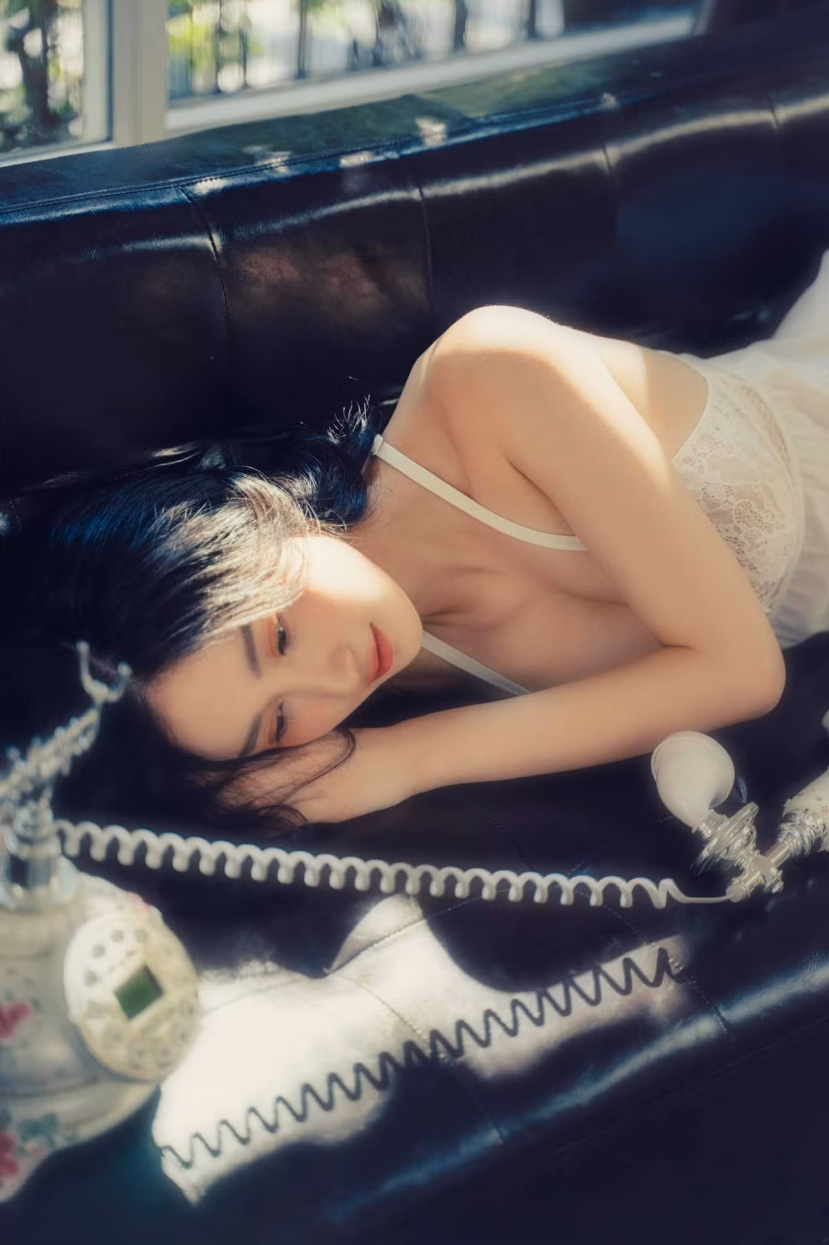 Kể từ khi công khai nâng cấp vòng 1, Jun Vũ đổi sang hình tượng trưởng thành, sexy. Cô nàng thường xuyên diện các trang phục bó sát để khoe vẻ đẹp hình thể.