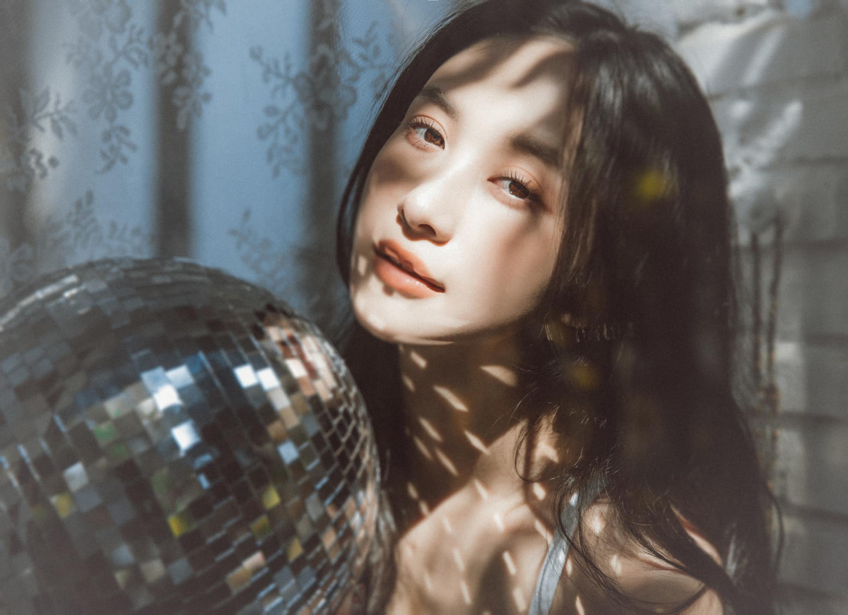 Đây không phải lần đầu tiên, Jun Vũ tung bộ ảnh với phong cách nhẹ nhàng nhưng lại khiến ai nhìn cũng "hôn mê sâu". Vẻ đẹp của cô có thể chinh phục bất kỳ ai.