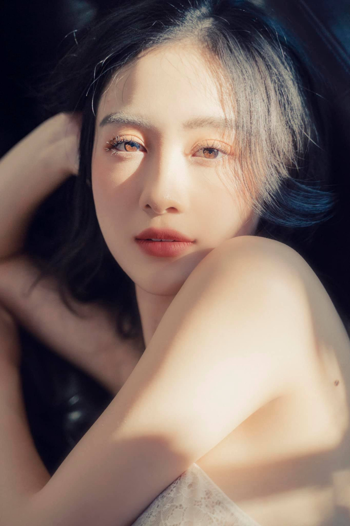 Mới đây, trên trang cá nhân, Jun Vũ tung bộ ảnh vô cùng gợi cảm nhận được vô số lời khen từ người hâm mộ.