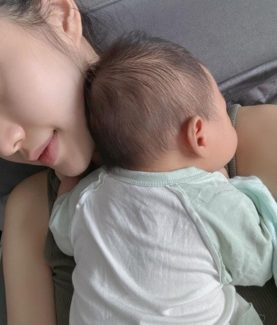 Nhiều người đã soi ra rằng có vẻ như Doãn Hải My không mấy chú trọng chuyện ở cữ, cô nàng cũng thoải mái đăng tải hình ảnh của bản thân.