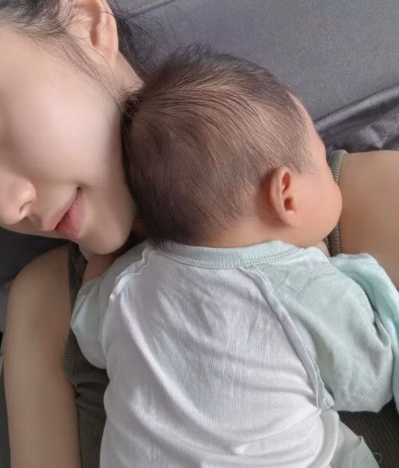 Nhiều người đã soi ra rằng có vẻ như Doãn Hải My không mấy chú trọng chuyện ở cữ, cô nàng cũng thoải mái đăng tải hình ảnh của bản thân.