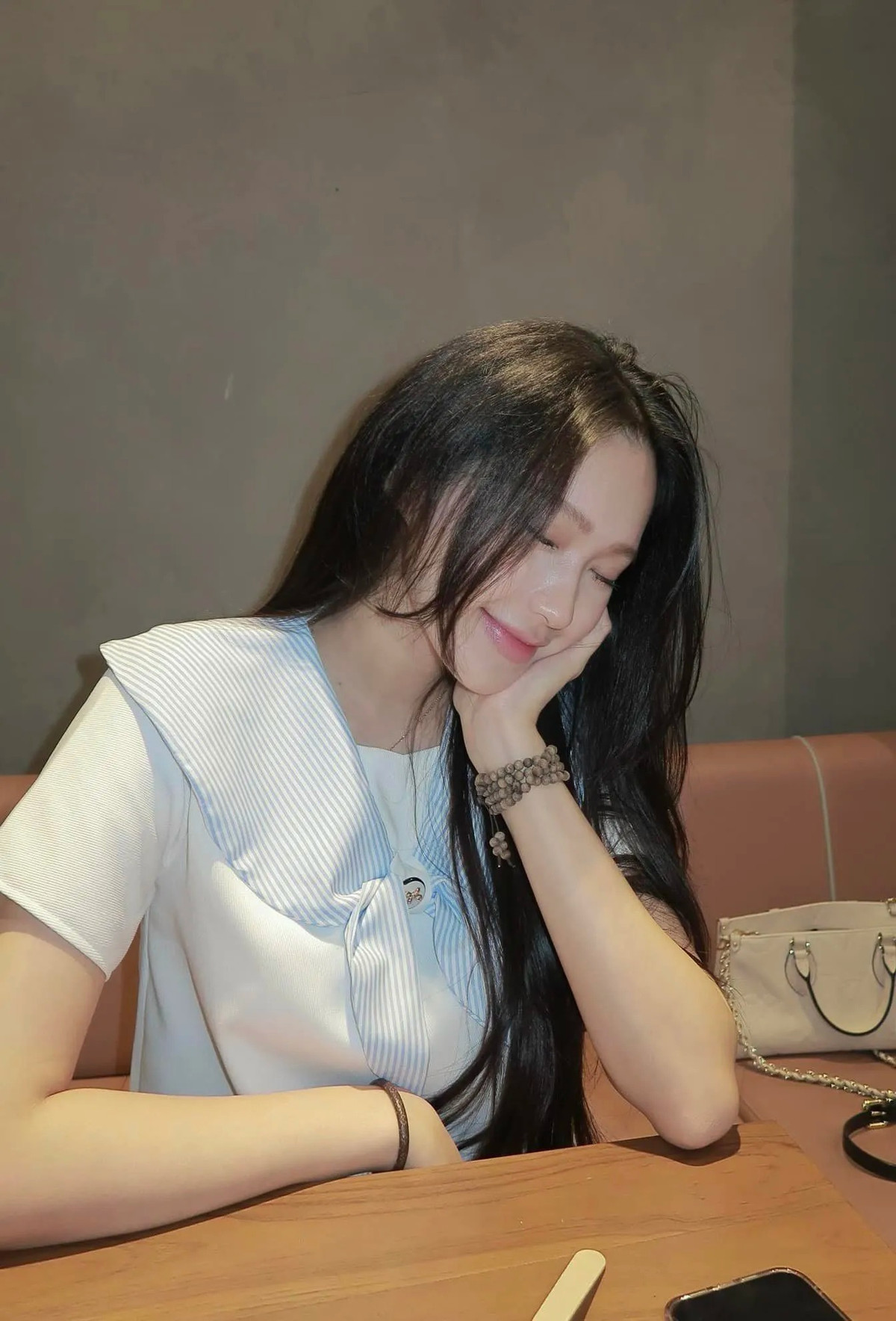 Sau sinh, Hải My nhanh chóng lấy lại vóc dáng dù đang nuôi con. Đôi chân dài nuột nà luôn là điểm sáng giúp Hải My nổi bật.