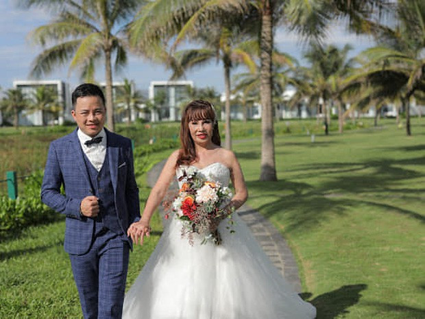 Trước đó, trong một chia sẻ mới nhất cô dâu Thu Sao bất ngờ kể về chuyện đã từng xảy ra trong quá khứ, rằng chồng trẻ Hoa Cương đi "ong bướm, đong đưa" người phụ nữ khác.