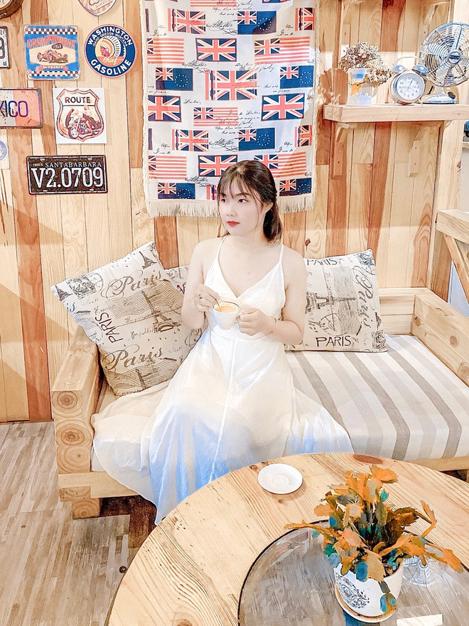 Đến cuối năm 2 đại học, Uyên giảm cân nặng xuống chỉ còn 58 kg. Với chiều cao 1,65 m, vóc dáng cô hiện rất cân đối, xinh đẹp. Sự thay đổi về ngoại hình đã đem lại cho cô gái 20 tuổi một cuộc sống mới.