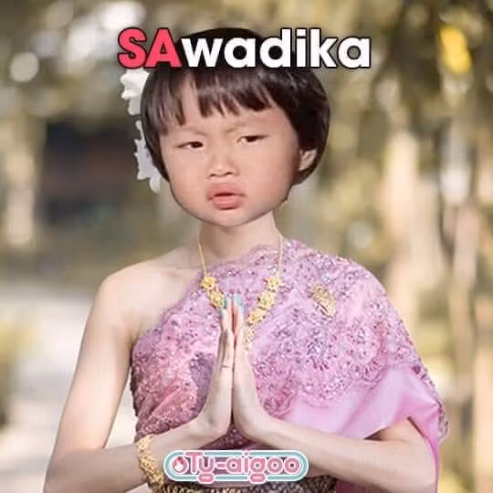 Nhiều người phát cuồng trước biểu cảm của bé đến nỗi làm hẳn 1 bộ ảnh meme về bé và nhận được sự chú ý từ đông đảo cư dân mạng.