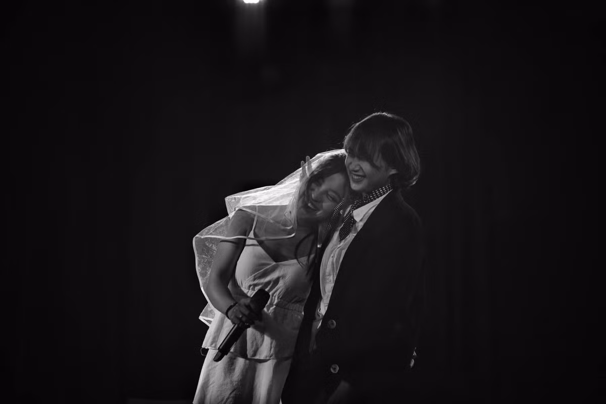 Là người yêu Quang Hải từ thời anh chưa nổi tiếng, chuyện tình chàng cầu thủ, nàng hot girl của cặp đôi được nhiều người yêu mến nhưng đáng tiếc lại không thể có một kết thúc đẹp.