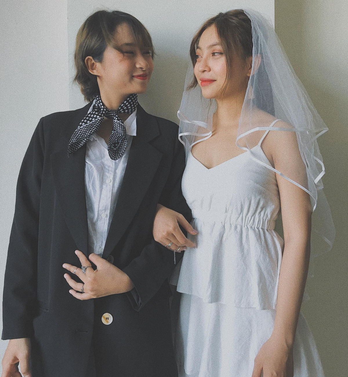 Mới đây, trên trang Facebook cá nhân, Nhật Lê đã chuyển sang chế độ độc thân. Bằng hành động này, cô nàng ngầm xác nhận thông tin cô và Quang Hải đã "đường ai nấy đi".