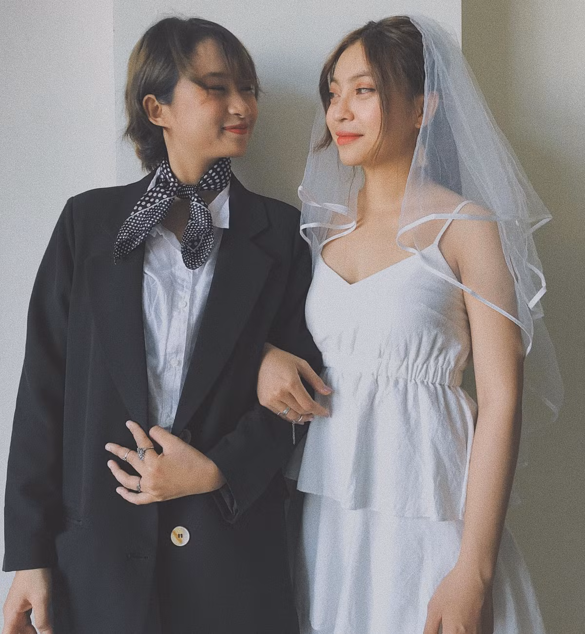 Mới đây, trên trang Facebook cá nhân, Nhật Lê đã chuyển sang chế độ độc thân. Bằng hành động này, cô nàng ngầm xác nhận thông tin cô và Quang Hải đã "đường ai nấy đi".