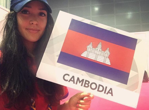 Bên ngoài, Tubbs Casandre là một cô gái xinh đẹp, ăn mặc giản dị, dễ gần và có một nụ cười tươi rói.