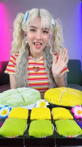 Nhiều người bày tỏ sự khó hiểu với cô nàng khi ăn cả đá. Liệu có phải do bí content quá hóa liều nên món gì cô nàng cũng dám ăn để gây chú ý hay không?