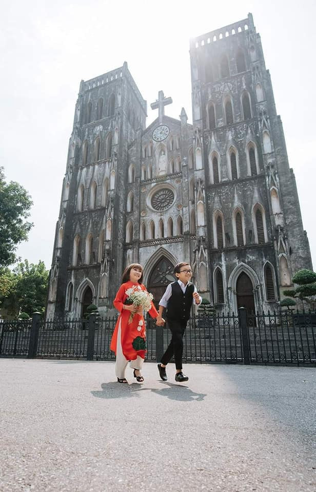 Cũng mắc căn bệnh lùn tuyến yên, chị My cho biết cuộc sống của bản thân cũng gặp nhiều khó khăn vì ngoại hình và giọng nói như trẻ con. Có lần đặt hàng trên mạng, chủ cửa hàng gọi điện hỏi đi hỏi lại rằng: "Mẹ đâu con? Cho cô gặp mẹ". Sau khi nghe chị My nói đã 30 tuổi, người bán hàng mới ngập ngừng xin lỗi.