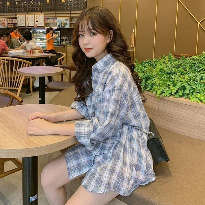 Bên cạnh làm mẫu, cô nàng còn thường xuyên viết bài quảng cáo đăng tải trên trang cá nhân.