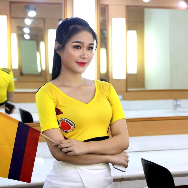 Hot girl Linh Trang sinh năm 1999 tại Ninh Bình. Cô nàng đang theo học tại trường Đại học Sân khấu Điện ảnh.