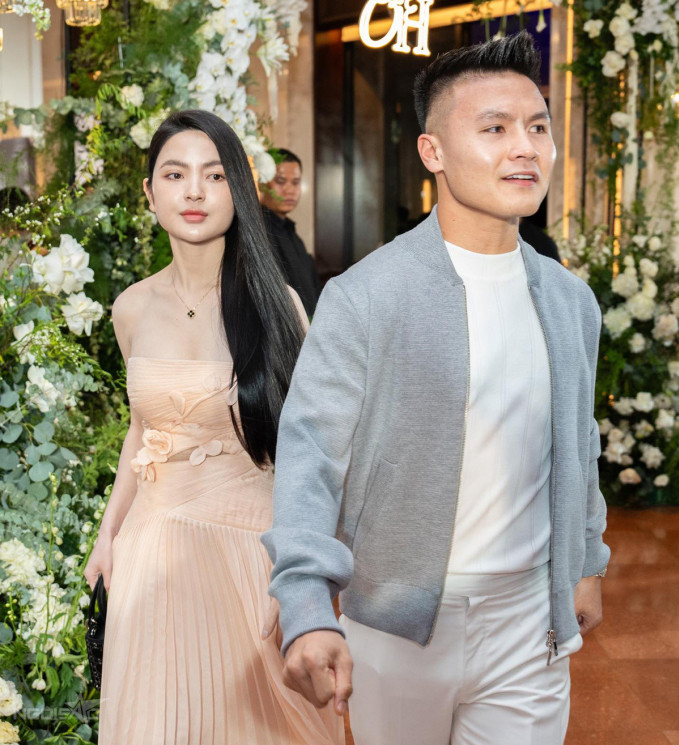 Chu Thanh Huyền được Hải dắt đi dự đám cưới Đoàn Văn Hậu