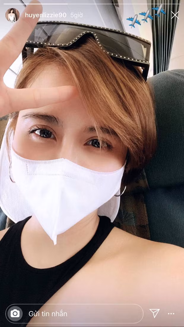 Người bạn thân của Phanh Lee là hot girl Huyền Lizzie cũng đã bay vào dự lễ cưới bạn.