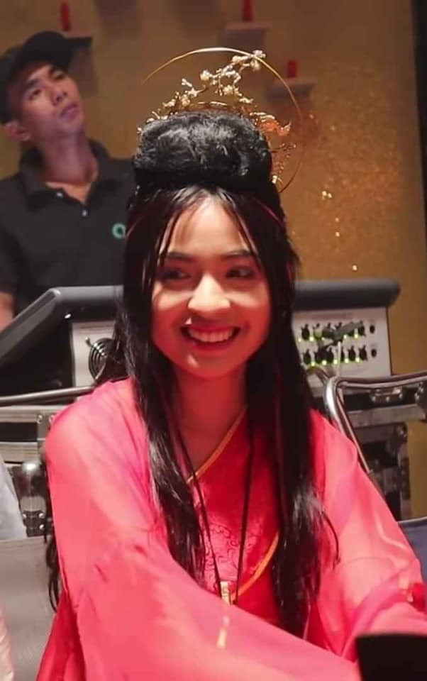 Nổi tiếng một thời gian ngắn nhưng hot girl "bắp cần bơ" Trần Thanh Tâm liên tục bị dân mạng "bóc phốt". Mở màn cho chuỗi scandal này là nhan sắc kém xinh gây tranh cãi. Tiếp sau đó là loạt phát ngôn cực sốc về ngoại hình, chuyện học hành của cô nàng.