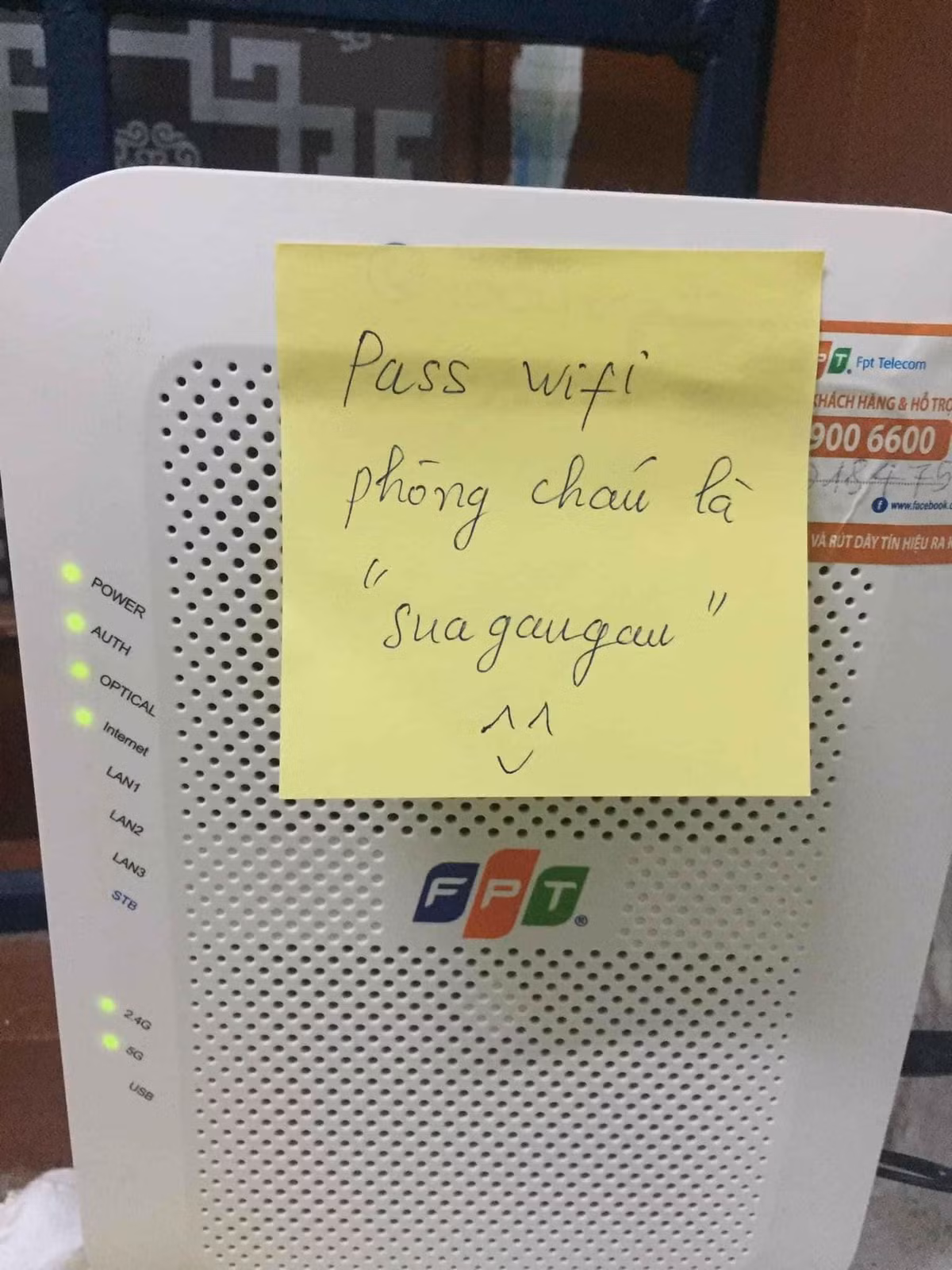 Pass wifi miễn phí cho tất cả mọi người luôn. Cứ dễ thương thế này thì cuộc chiến chống đại dịch Covid-19 không còn đáng sợ nữa rồi.
