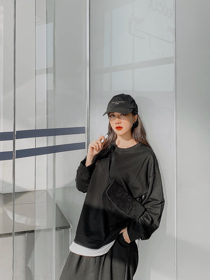 Sau chiến thắng của đội nhà, 9X đã cùng bạn bè ra đường đi bão, ăn mừng chiến thắng.