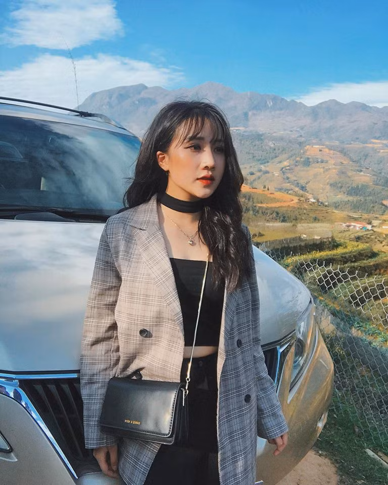 Mới đây, hình ảnh cô bạn xinh xắn trên khán đài cổ vũ đội tuyển Việt Nam được chia sẻ trên 1 trang mạng xã hội đã khiến CĐM xôn xao truy tìm danh tính.