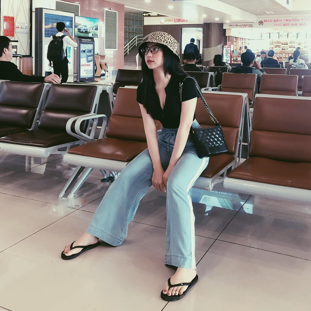 Sau khi tham gia một số chương trình âm nhạc nhưng không gặt hái được thành công lớn, Nhật Lê dành thời gian tập trung vào việc học. Hiện tại cô nàng đang là sinh viên khoa Thanh nhạc của trường ĐH Thăng Long, Hà Nội.