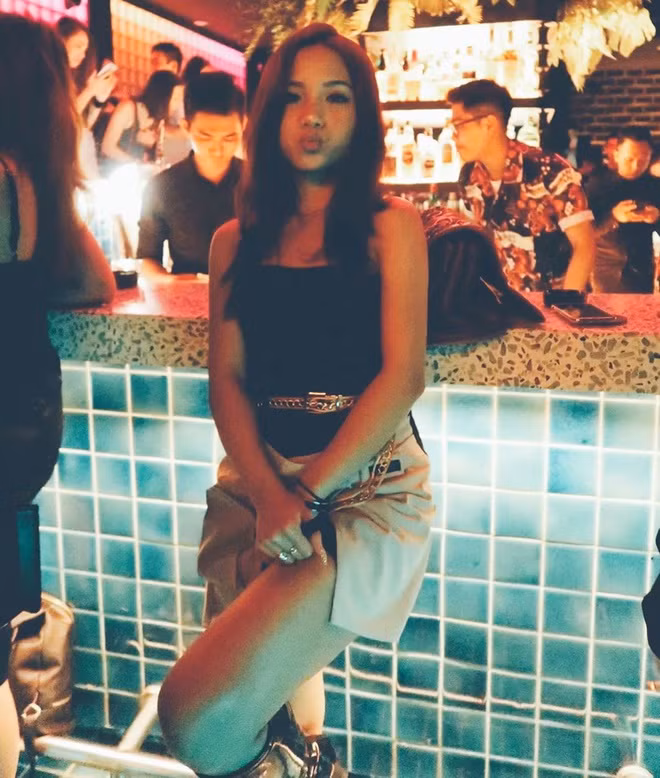 Trở lại cuộc sống độc thân, Trúc Anh dành nhiều thời gian đi du lịch cùng gia đình, tham gia những bữa tiệc với bạn bè. Cô nàng được khen ngợi ngày càng xinh đẹp mặn mà. Có lẽ do đã hài lòng với cuộc sống hiện tại nên khi được hỏi có quay lại với Huyme không, hot girl đã phũ phàng trả lời: "Không bao giờ".