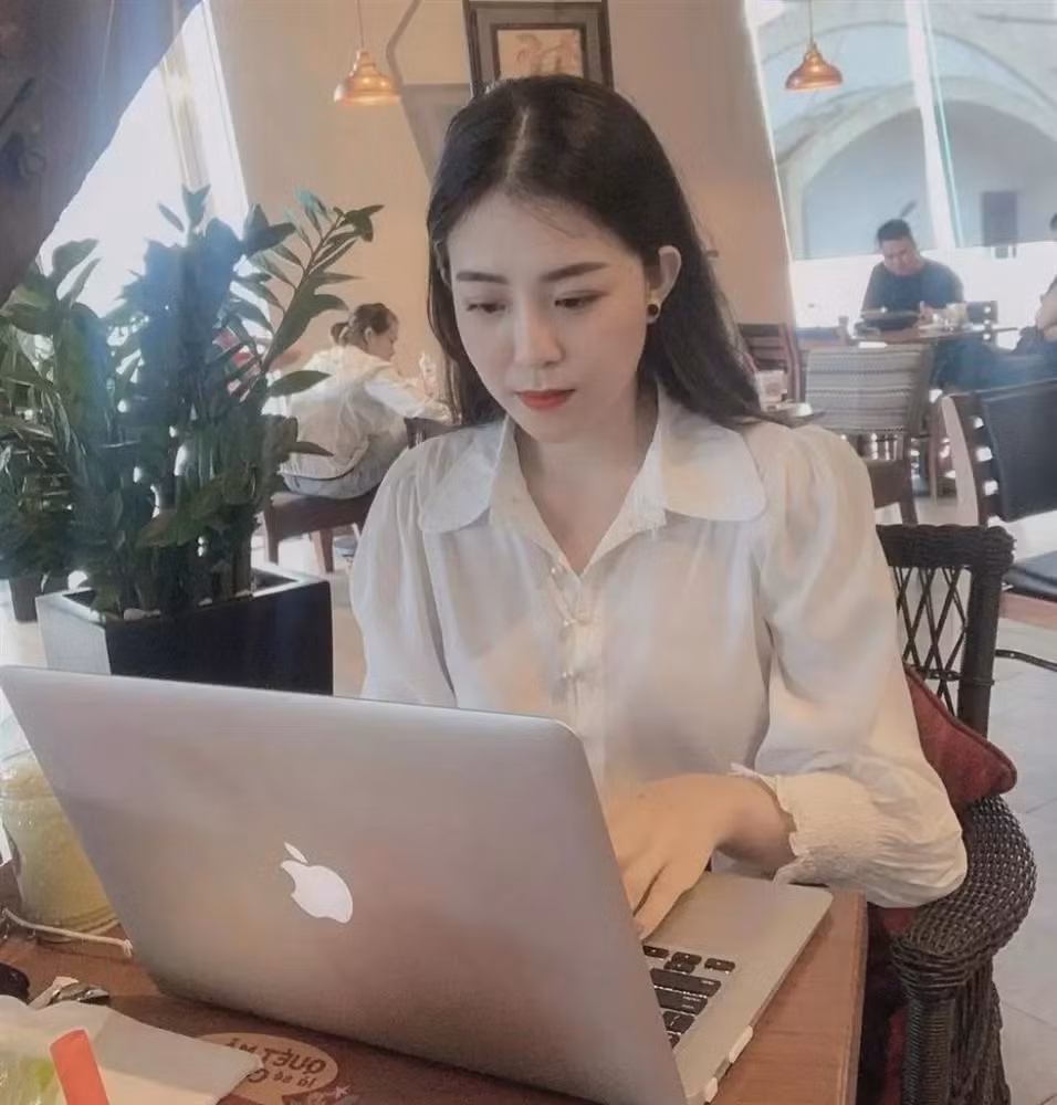 Theo một số thông tin, gia thế của bạn gái Hồng Duy cũng không phải dạng vừa. Bố cô giữ chức tổng giám đốc của một công ty cao su ở tỉnh.