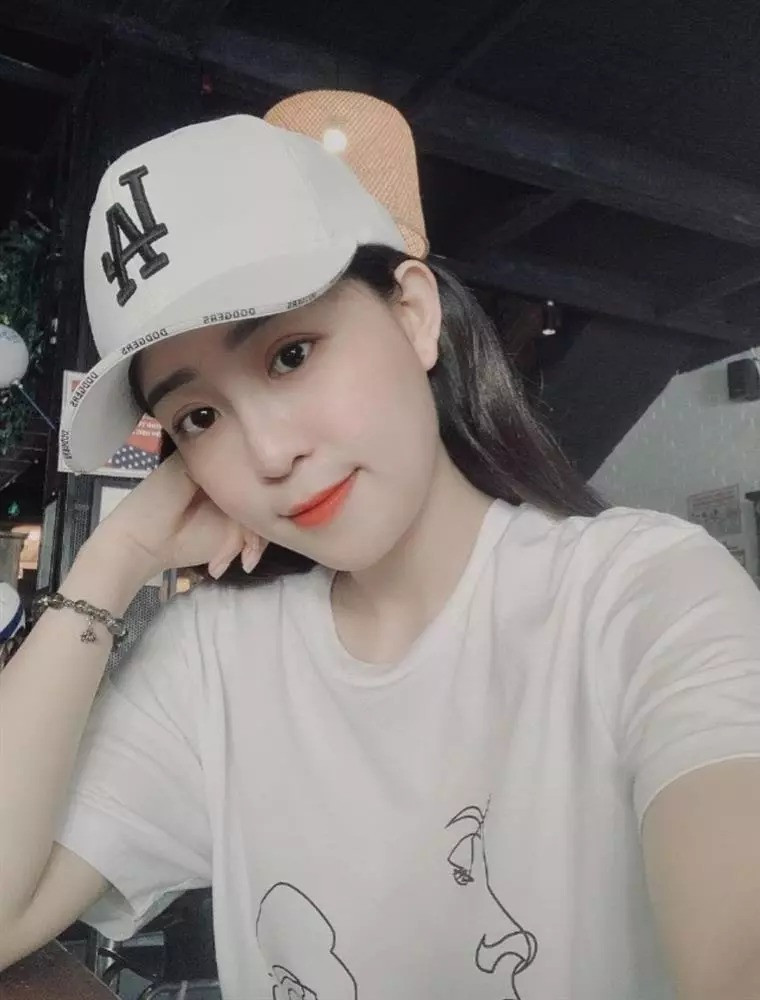 Tuy nhiên, nàng WAGs sinh năm 1995 không sử dụng hình ảnh của bạn trai để PR cho sản phẩm.