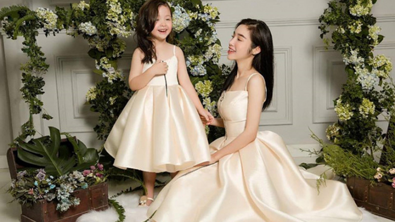 Elly Trần cho rằng con gái là phái đẹp. Trong mọi hoàn cảnh lúc nào cũng cần phải đẹp, ngay cả khi uống đồ uống có cồn cũng phải chú ý tới hình ảnh của mình.