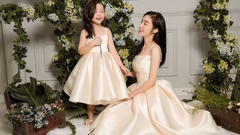 Elly Trần cho rằng con gái là phái đẹp. Trong mọi hoàn cảnh lúc nào cũng cần phải đẹp, ngay cả khi uống đồ uống có cồn cũng phải chú ý tới hình ảnh của mình.